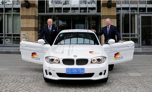 BMW ActiveE交付德国驻华大使馆