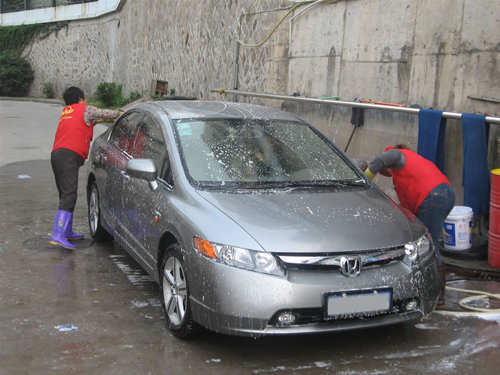 日常养车省钱秘诀 要勤检查保养和洗车