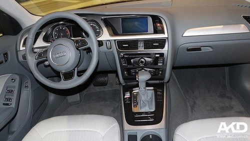 银灰色奥迪A4售30.5万元 行政车型典范