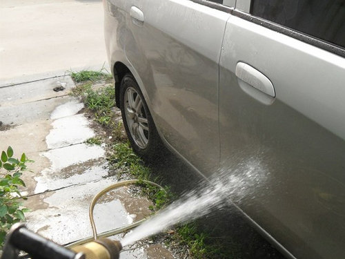 夏季洗车三点小常识 合适天汽车/忌冷水