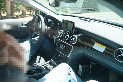 奔驰2014款GLA内饰曝光 量产版9月发布