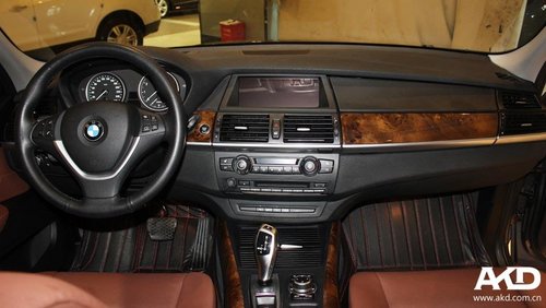 棕色宝马X5售价86万元 运动型SUV开创者