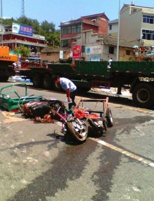 浙江浦江特大车祸 货车撞倒八辆车致8死