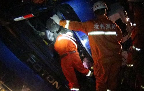 江西南丰特大交通事故 已造成16死10伤