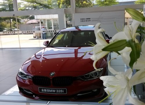 8月3日中山宝星全新BMW3系总经理签售日