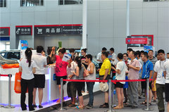 人头攒动 山东国际车展首日人气爆棚
