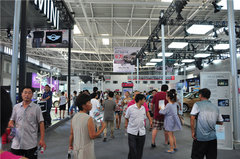 人头攒动 山东国际车展首日人气爆棚