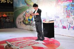 见证奇迹的时刻魔术师亮相万达七夕车展