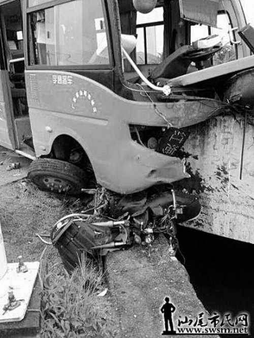 汕尾超载客车发生交通事故 致3人死24伤