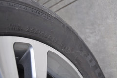 南京實拍全新奔馳E級車 比現(xiàn)款更年輕