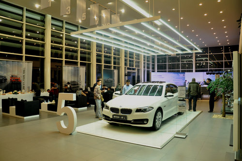与坚持梦想者同行—新BMW5系Li泰安上市