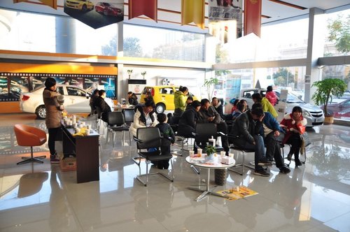 2013年阜阳乐源雪佛兰4S店年终大型团购会圆满落幕