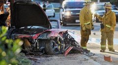 美国青年被捕 系偷盗保罗沃克车祸残骸