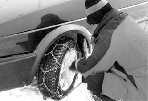 冬季开车技巧 防滑链只可在冰雪路面用