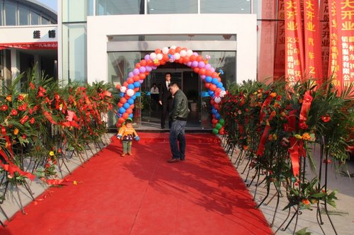 义乌龙马马自达华东最大展厅盛大开业
