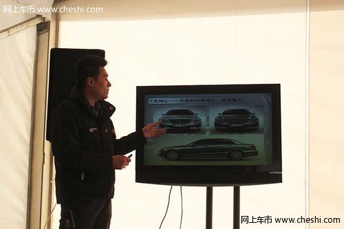 奔驰厂家专业试驾工程师讲解全新E级车产品知识