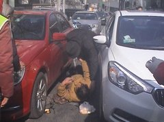 残疾人新手驾驶新车撞伤行人 正在调查中