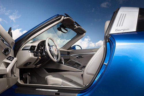 配备创新Targa车顶新时尚经典车型全球首发