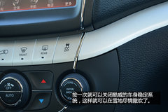 “安”心出行 冰雪路面体验道奇酷威3.6L