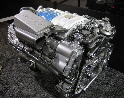 奔驰新C级AMG配4.0T发动机2015年上市