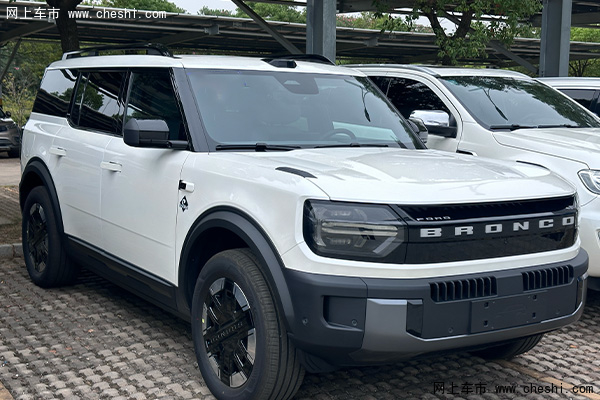 福特智趣烈马街拍曝光！内饰竟和iPhone17同一个颜色