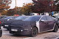 全新起亞K7路試諜照 或換裝新車標(biāo)/有望明年亮相