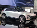 凱迪拉克純電SUV亮相上海車(chē)展 搭33英寸大連屏