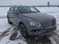 2019款宾利添越V8汽油版 市区油耗测试中