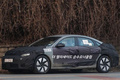 現(xiàn)代全新轎車諜照！對(duì)標(biāo)特斯拉Model 3/明年亮相