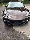 保時(shí)捷帕納梅拉炫酷跑車 驚艷亮相天津港