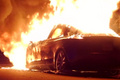 特斯拉電動(dòng)車起火！伴有爆炸/車輛已基本損毀