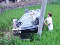 千万元劳斯莱斯 新车未上牌失控翻进稻田