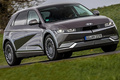 現(xiàn)代全新IONIQ 5首批車型交付！全新像素頭燈