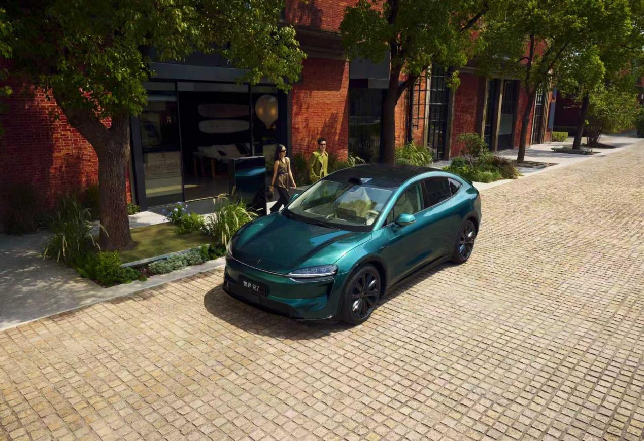 華為+奇瑞深度協(xié)同，智界R7累計(jì)交付突破10萬(wàn)臺(tái)跑出加速度