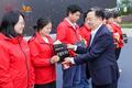 比亞迪全球總部，王傳福為幸運錦鯉兌獎90臺新車！