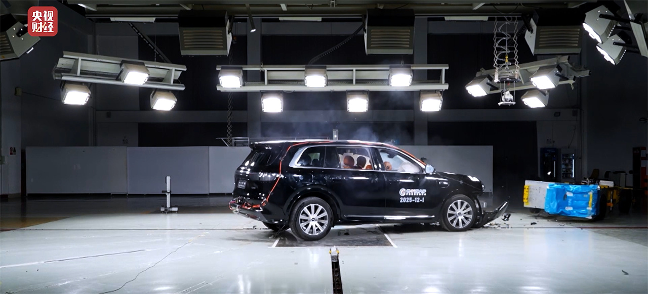 安全新標桿！問界M8純電版高質量通過央視財經安全4項“大考”
