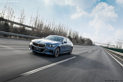 创新纯电动BMW i5：“人车共驾”的纯粹驾驶乐趣