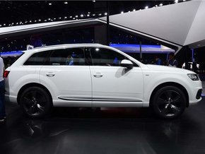 2016款奥迪Q7 黄金周特促65.5万现车开走-图4