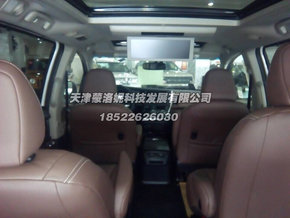 2015款丰田塞纳座椅空间高清图片
