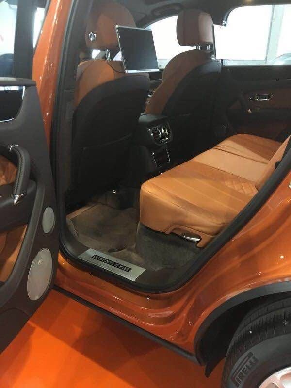 17款宾利添越高端定位SUV 霸气抵港嗨购-图6