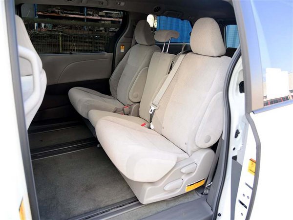 豐田塞納四驅(qū)兩驅(qū)3.5L 商務(wù)車經(jīng)典37萬起-圖7