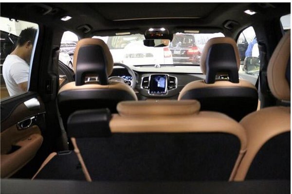 16沃尔沃XC90限量版T6 7座2.0就一台91万-图7