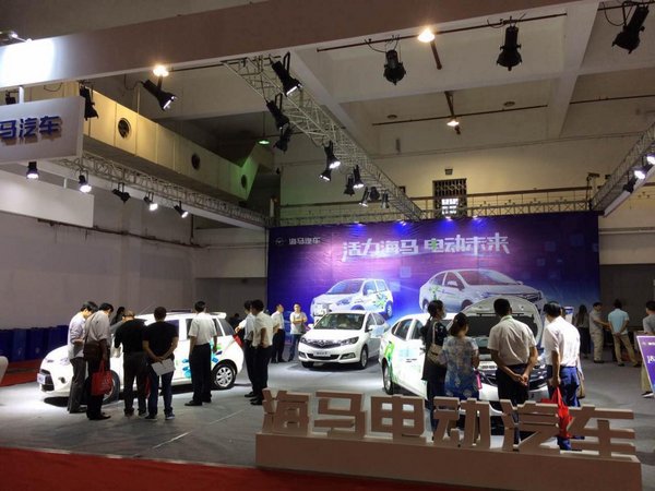 首届中国（郑州）新能源汽车展会开幕-图1