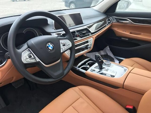 进口宝马740奢华轿车 五一批量降价过万-图5
