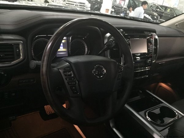 日产TITAN皮卡新车上市 强悍拖拽霸气V8-图6