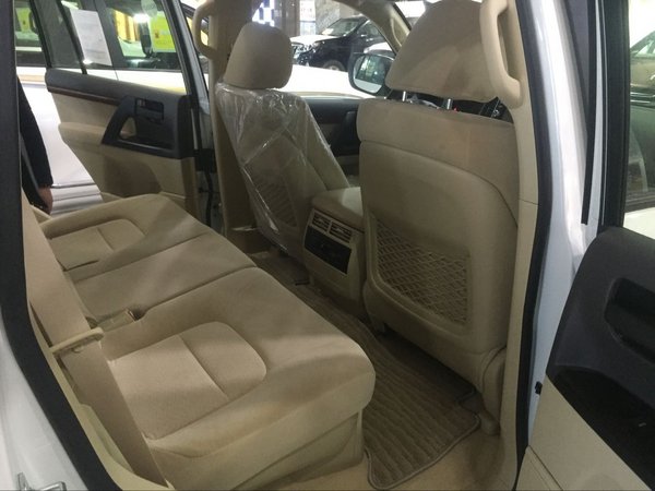 17款丰田酷路泽4000 新车实拍解密新越野-图11