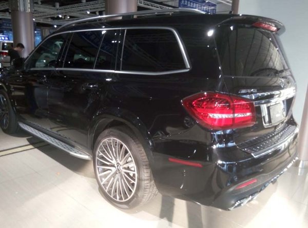 17款加版奔馳GLS63鹿皮頂 展位現(xiàn)車(chē)235萬(wàn)-圖3