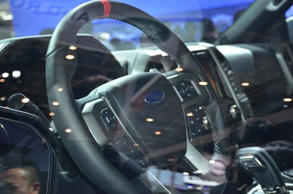 2017款福特F150现车 威猛皮卡火热开来了-图4