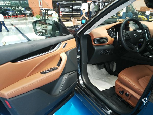 瑪莎拉蒂萊凡特新款越野 展廳現(xiàn)車實(shí)拍-圖4
