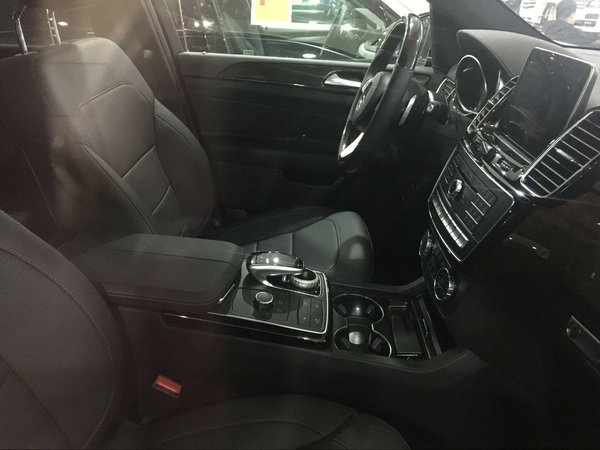 2017款奔馳GLS450現(xiàn)車(chē) 沉穩(wěn)啟動(dòng)極速降價(jià)-圖4